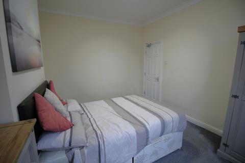 1 bedroom in a house share to rent, Rochdale Old Road, Bury, BL9
