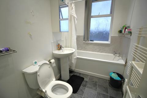 1 bedroom in a house share to rent, Rochdale Old Road, Bury, BL9
