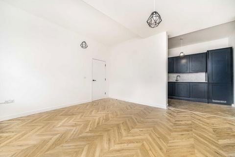 2 bedroom flat to rent, Queens Crescent, London NW5