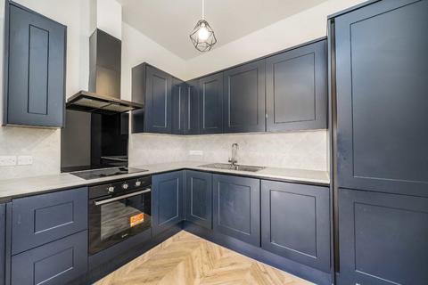 2 bedroom flat to rent, Queens Crescent, London NW5