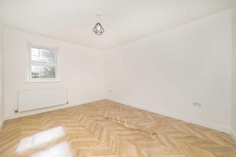 2 bedroom flat to rent, Queens Crescent, London NW5