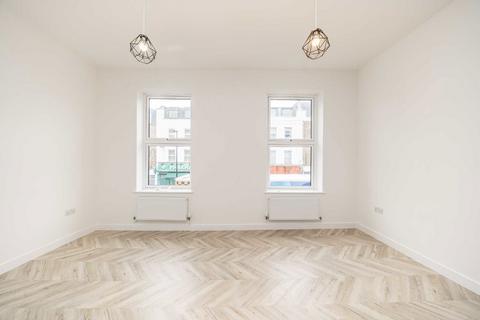1 bedroom flat to rent, Queens Crescent, London NW5
