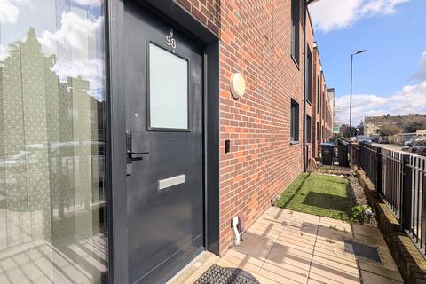 3 bedroom terraced house to rent, Fishers Way, WEMBLEY