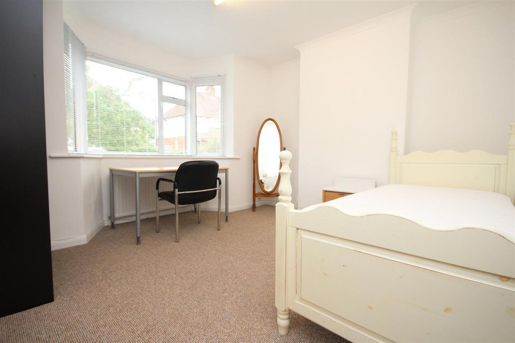 Bedroom 1.jpg