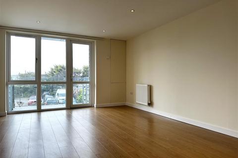 undefined, Tre Lowen, Pentire TR7