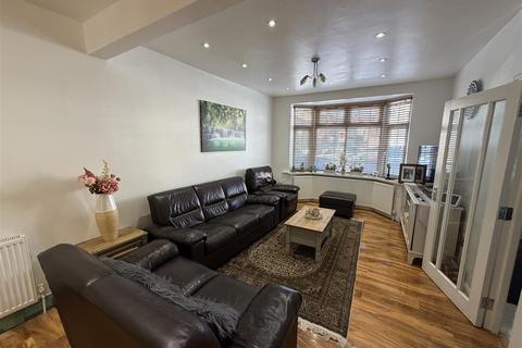 4 bedroom terraced house to rent, Endsleigh Road, Southall