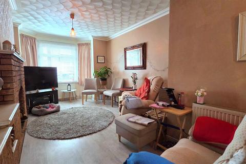 3 bedroom semi-detached house for sale, Cross Road, Gorleston