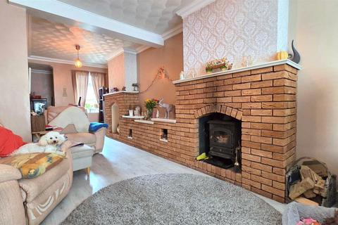 3 bedroom semi-detached house for sale, Cross Road, Gorleston
