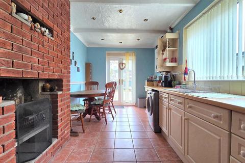 3 bedroom semi-detached house for sale, Cross Road, Gorleston