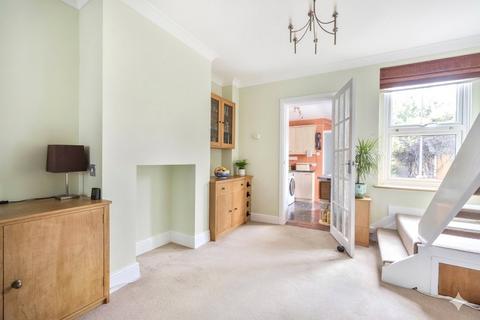2 bedroom semi-detached house to rent, Richmond Road, Romford RM1