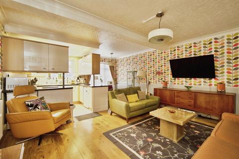 2 bedroom flat for sale, Blake Hall Road, London, E11