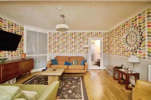 2 bedroom flat for sale, Blake Hall Road, London, E11