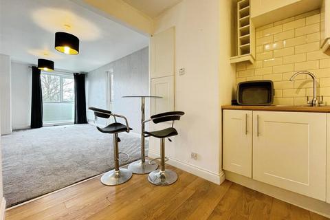 undefined, Park Road, Bradford BD10