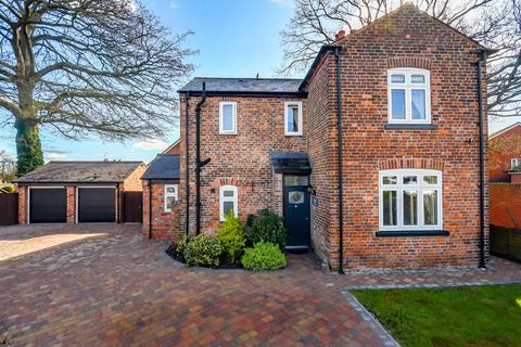 3 bedroom detached house for sale, Taunton Avenue, Fordhouses, Wolverhampton