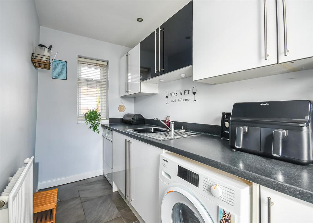 111 Taunton Avenue-5.jpg