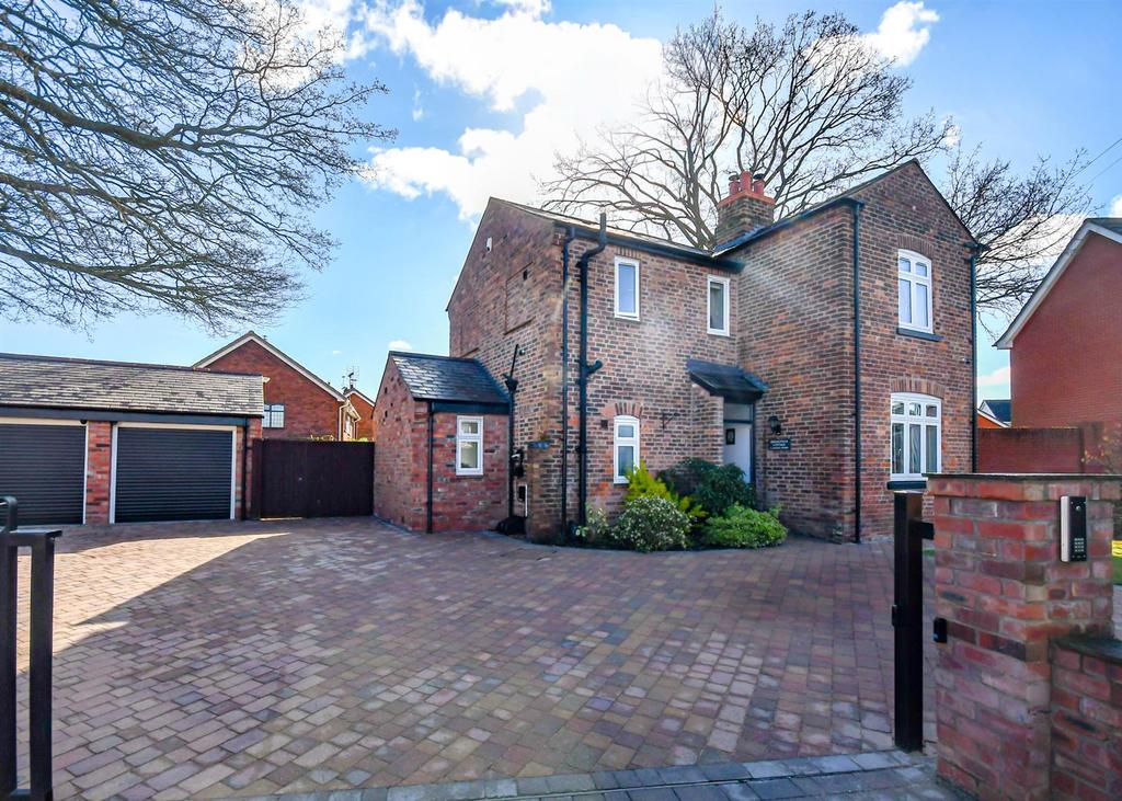 111 Taunton Avenue-21.jpg