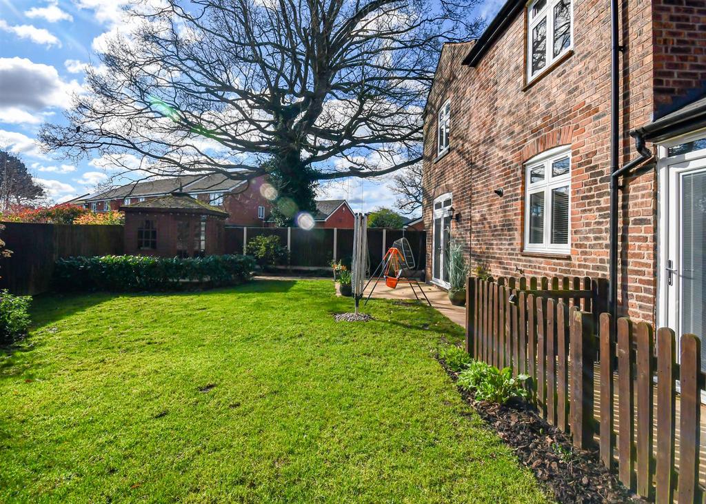 111 Taunton Avenue-12.jpg