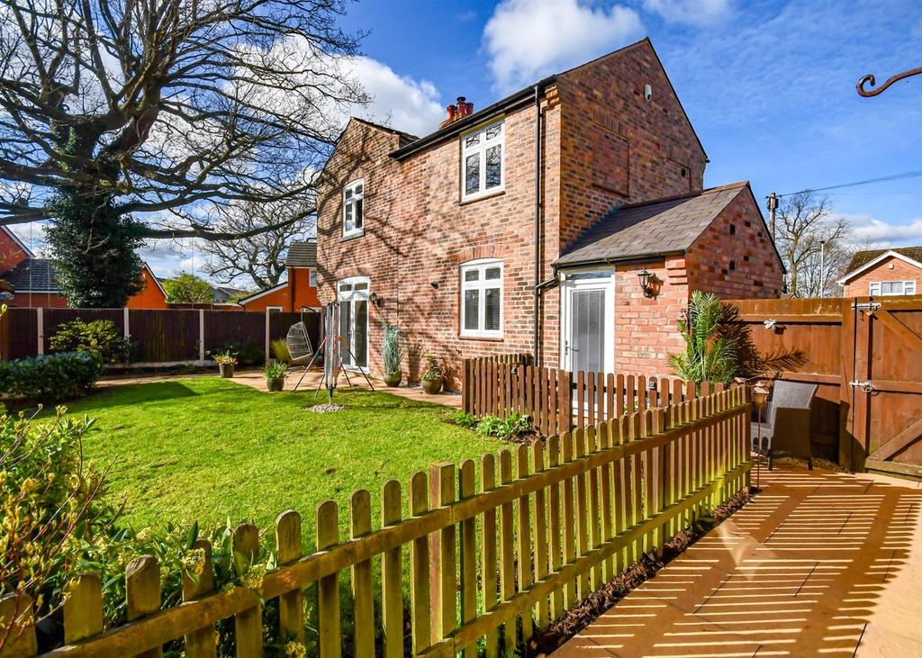 111 Taunton Avenue-16.jpg