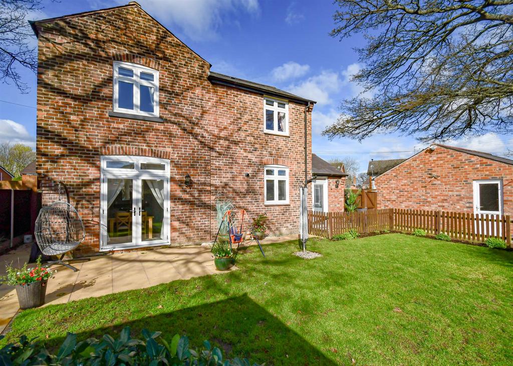 111 Taunton Avenue-13.jpg