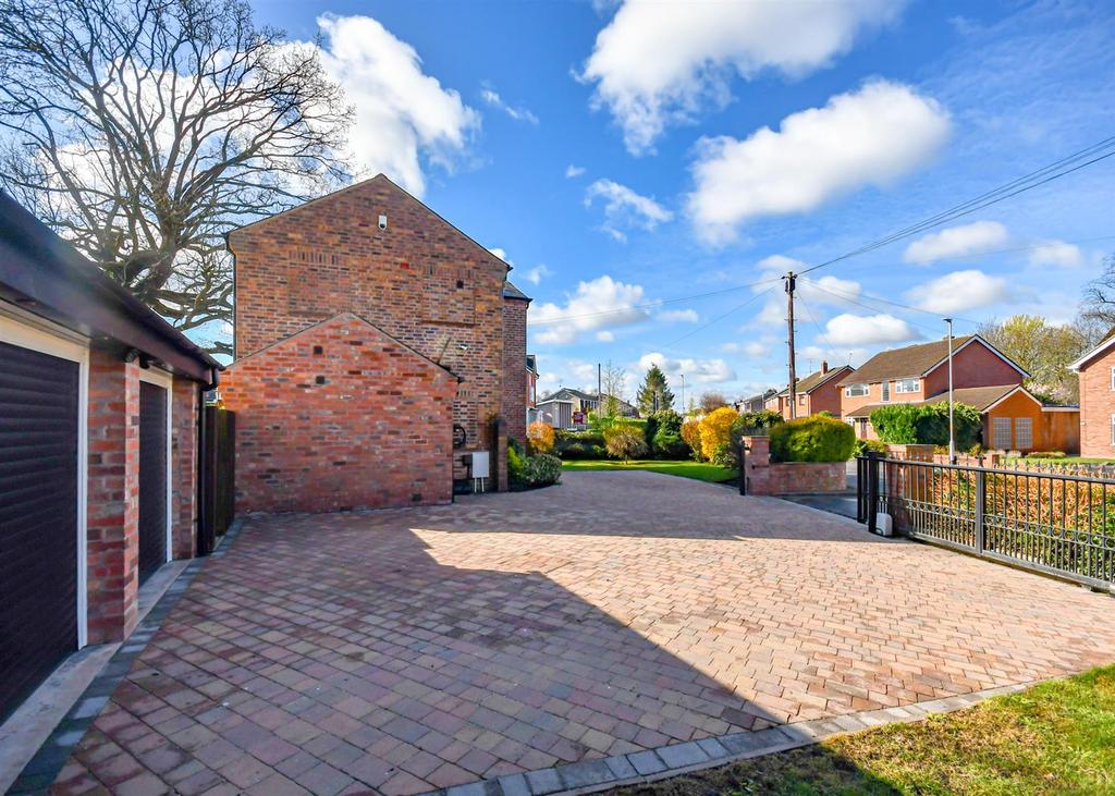 111 Taunton Avenue-19.jpg