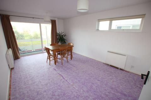 2 bedroom flat for sale, Landseer Court, Carnarvon Road, Clacton on Sea, CO15