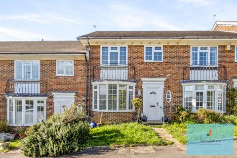 3 bedroom terraced house to rent, Fulmar Close, Hove