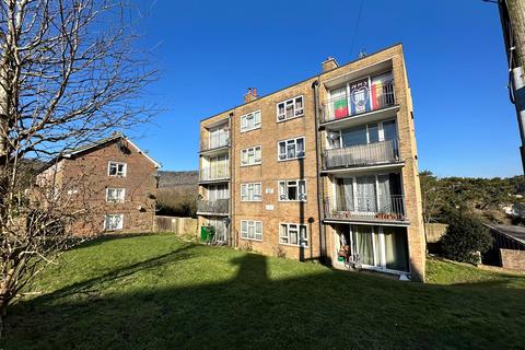 2 bedroom flat to rent, Lincoln Court, Rockhurst Drive, BN20