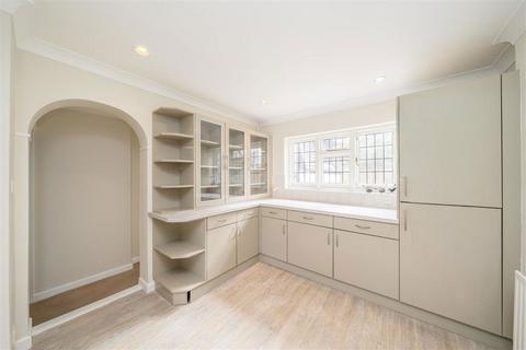 4 bedroom house to rent, Hertford Avenue, London SW14