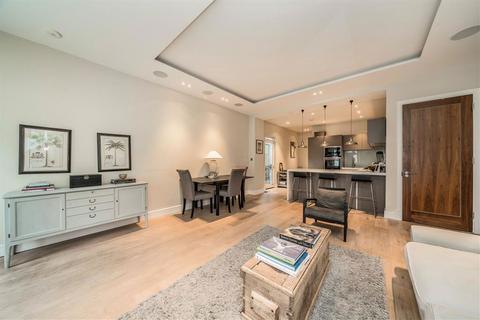 2 bedroom flat to rent, Blythe Road, London W14