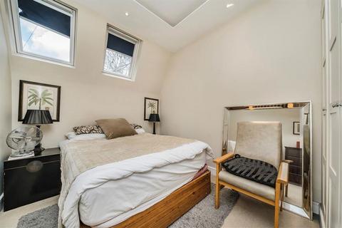 2 bedroom flat to rent, Blythe Road, London W14