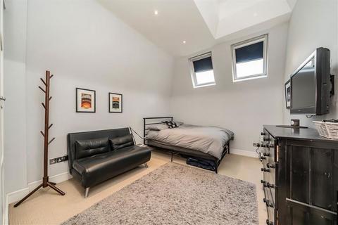 2 bedroom flat to rent, Blythe Road, London W14