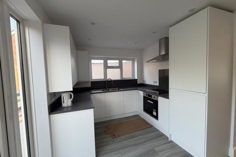 4 bedroom semi-detached house to rent, Epsom Close, WEST MALLING