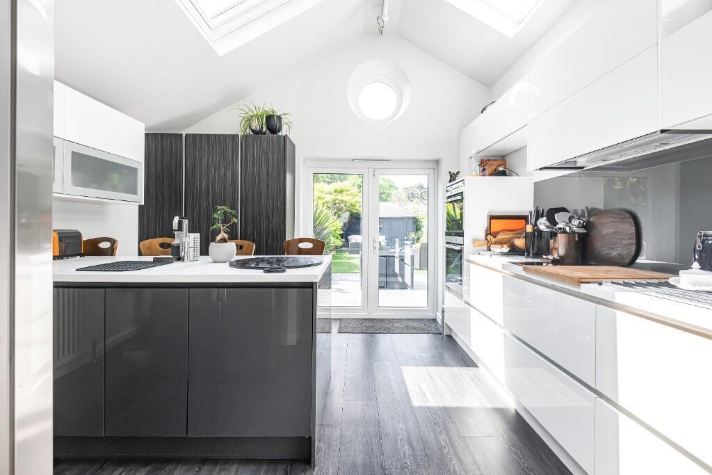 House in London, Bush Hill Park, Edmonton - View 3