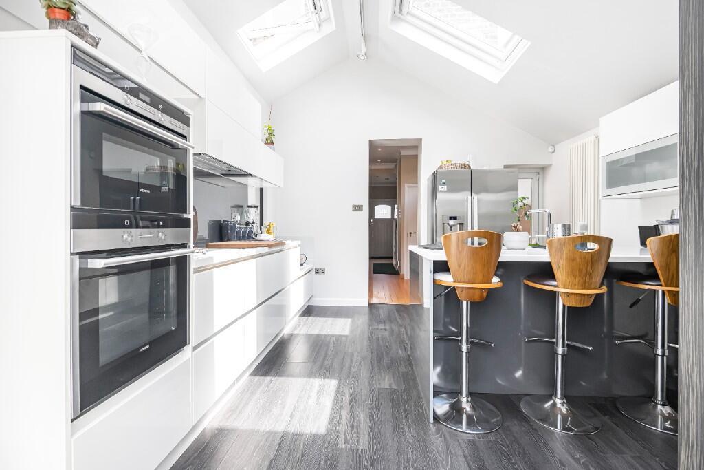 House in London, Bush Hill Park, Edmonton - View 4