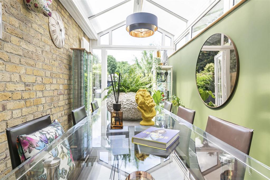 House in London, Bush Hill Park, Edmonton - More