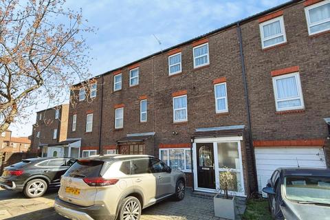 5 bedroom terraced house to rent, Aspen Green Erith DA18