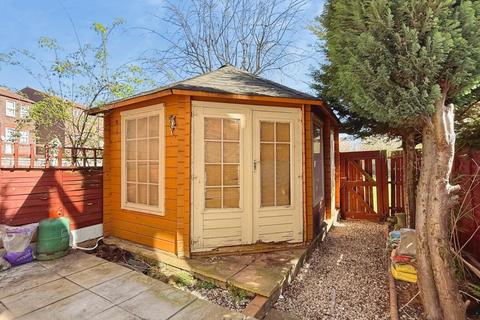 5 bedroom terraced house to rent, Aspen Green Erith DA18