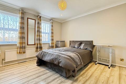 5 bedroom terraced house to rent, Aspen Green Erith DA18