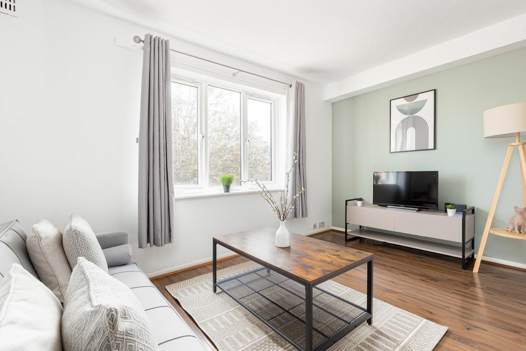 Goodwin Close Well Goodwin Close 1 bed flat - £2,155 pcm (£497 pw)