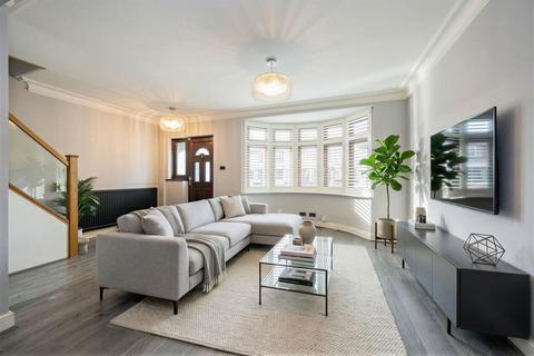 3 bedroom house to rent, Grenfell Avenue, Hornchurch, RM12