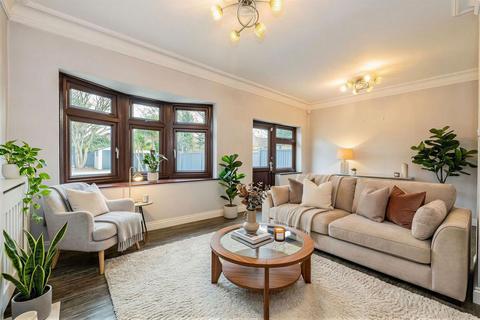 3 bedroom house to rent, Grenfell Avenue, Hornchurch, RM12