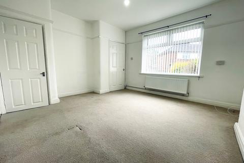 3 bedroom semi-detached house to rent, Alder Avenue, Widnes, WA8 6QD