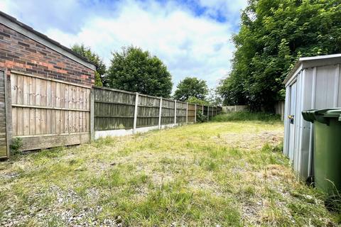 3 bedroom semi-detached house to rent, Alder Avenue, Widnes, WA8 6QD