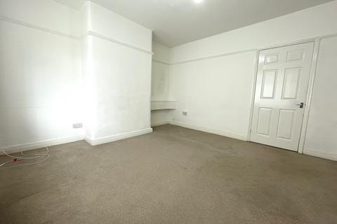 3 bedroom semi-detached house to rent, Alder Avenue, Widnes, WA8 6QD