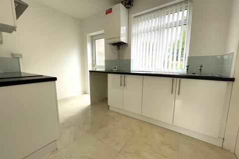 3 bedroom semi-detached house to rent, Alder Avenue, Widnes, WA8 6QD