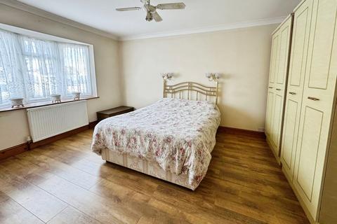 2 bedroom bungalow for sale, Burrs Road, Clacton-on-Sea, Essex