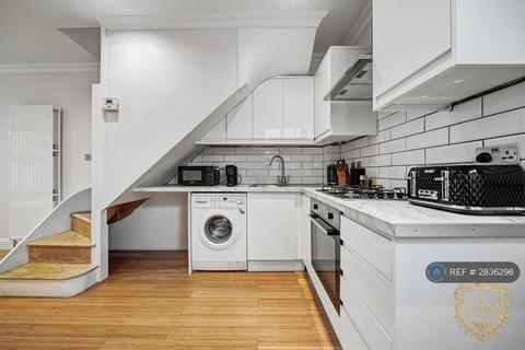 3 bedroom detached house to rent, London, London, SW16
