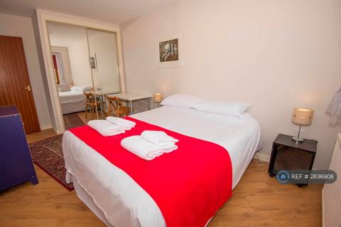 undefined, St Clair Place, Edinburgh, EH6