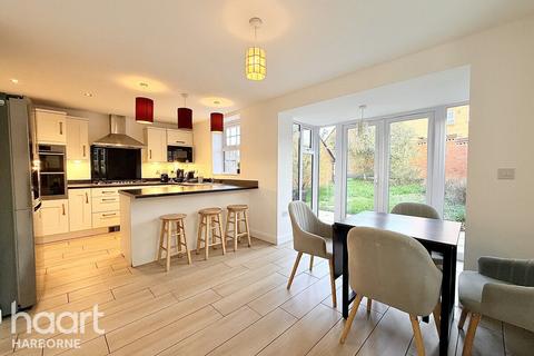4 bedroom detached house to rent, 21 Perrott Way, Harborne