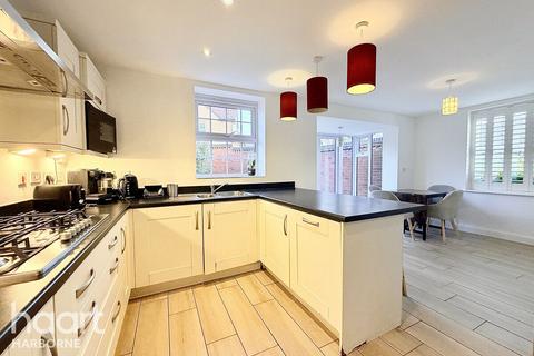 4 bedroom detached house to rent, 21 Perrott Way, Harborne